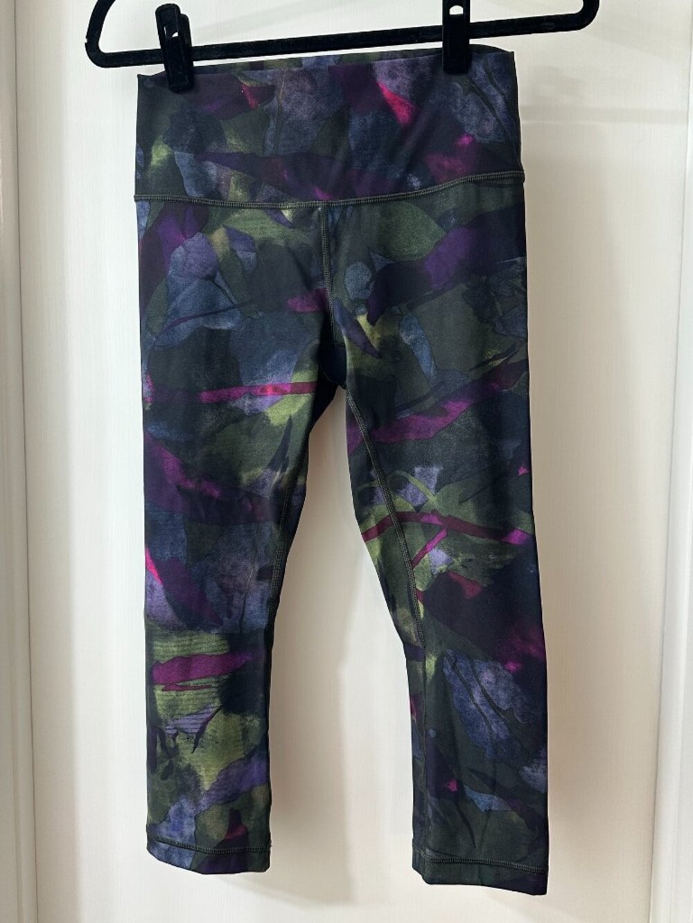 Lululemon Dark Green & Purple Floral Print Crop Legging, Size 8